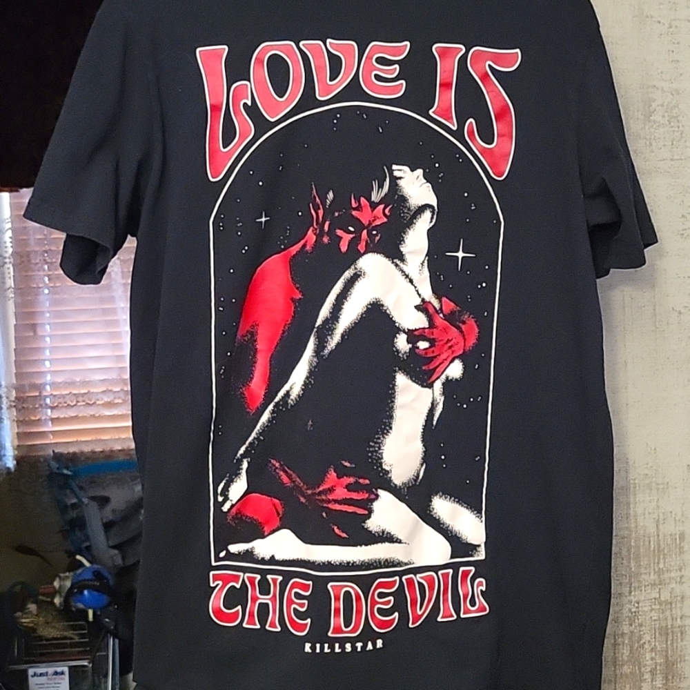 Size Large Killstar pre loved slim fit Tshirt